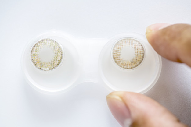 Higienização de lentes de contato